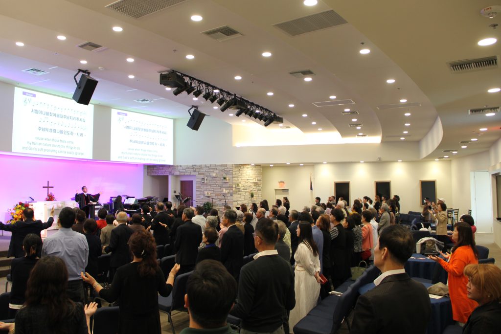 창립10주년 예배 광경.
